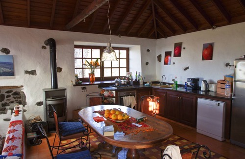 Los Llanos de Aridane House | idyllic country house with lots of flowers in the sunny west of La Palma