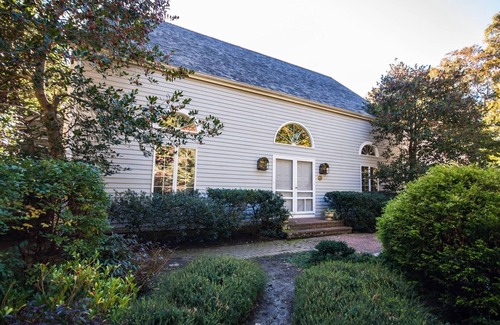 Amagansett North House | Idyllic Hamptons Home in Amaganset with pool that is close to town & the beach.