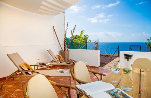 Morro Jable House | Idyllic holiday home right by the sea with a fantastic panoramic view