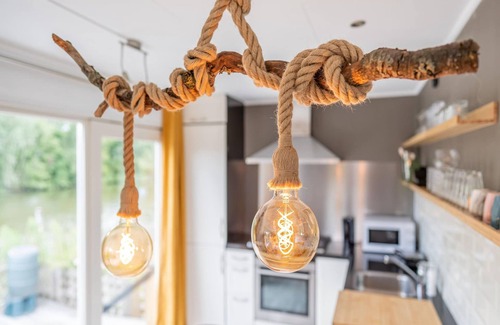 Ooltgensplaat House | Idyllic Holiday Home in Ooltgensplaat on the Water