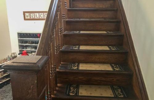 Rochester Apartment | Idyllic Rochester Apt with Hot Tub 2 Miles to Dtwn!