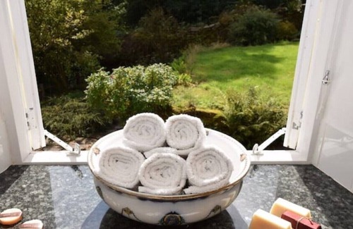 Longtown Cottage | Idyllic Romantic Forest Retreat