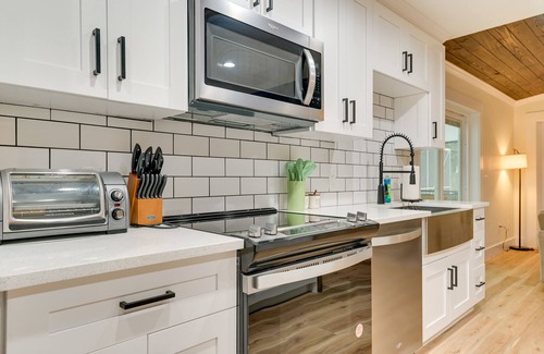 Greater Northdale House | Idyllic Tampa Home w/Private Pool: 11 Mi to Beach