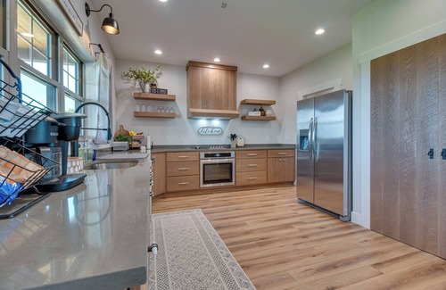 Williamstown House | Idyllic Williamstown Retreat w/Hot Tub & Pool!