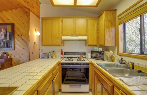 Idyllwild Cottage | Idyllwild Cabin w/Deck & Tahquitz Peak Views