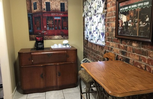 Baton Rouge Condo | *IF BEDS COULD TALK Historic Beauregard DownTown quick to LSU*