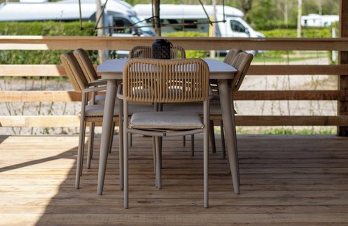 Houthem Cabin | If you want to stay on a campsite but do you value space and privacy - especially in the bathroom? Why not rent one of our luxury lodges with 2 (!) bathrooms in the unspoilt landscape of the Dutch province of Limburg. You can find these lodges XL wit