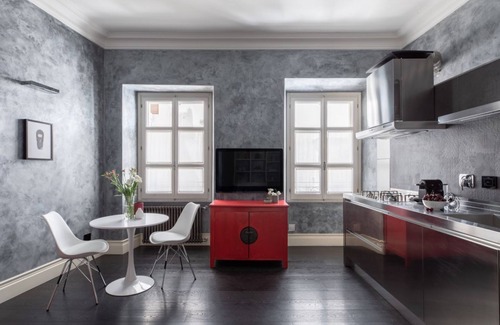 Trastevere Apartment | iFlat | A Sparkle of Red in Trastevere