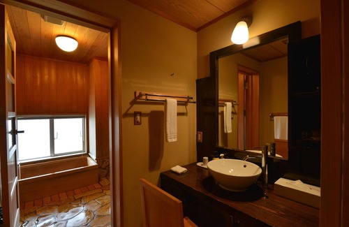 Katsumoto House | IKI RETREAT by Onko Chishin