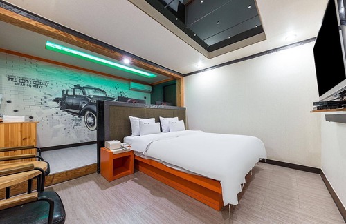 Songman Hotel | Iksan Soo