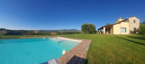 Calvi di Umbria House | IL CASALE DEGLI ULIVI- Splendido casale panoramico con piscina a 30 min da Roma GRA