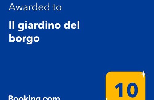 Lustra House | Il giardino del borgo