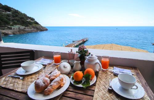 Marina del Cantone House | il Terrazzino sul Mare,holiday home ON THE BEACH in Sorrento Coast