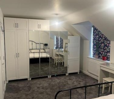 Rushmoor District Apartment | Ile