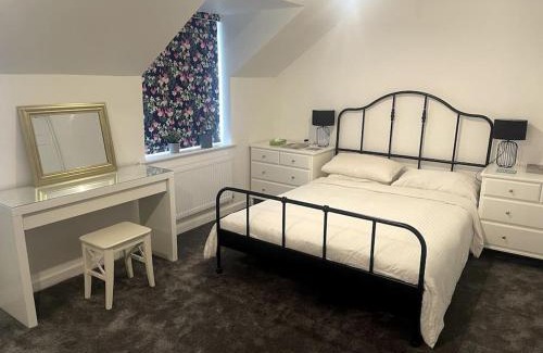 Rushmoor District Apartment | Ile