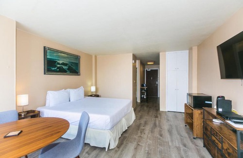 Waikiki Apartment | Ilikai Marina 1889 City View Studio