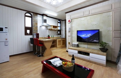 Pinari-gol House | Illua Pension