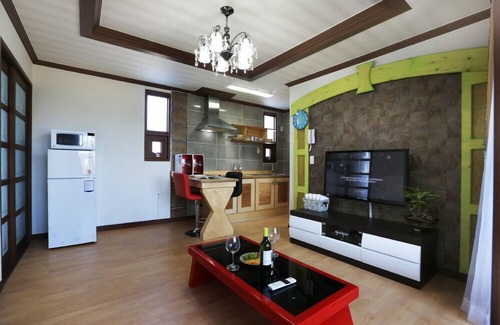 Pinari-gol House | Illua Pension