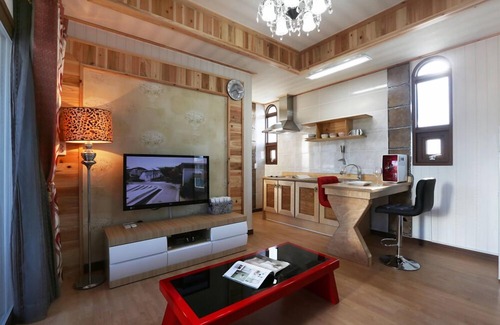 Pinari-gol House | Illua Pension