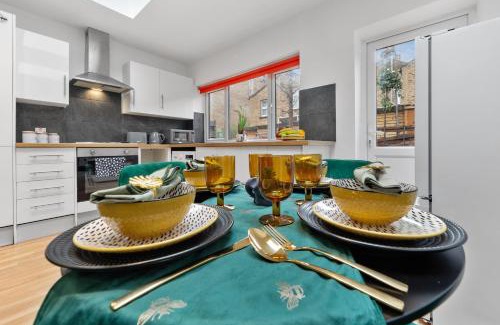 Peckham Apartment | Immaculate 2-Bed London Escape- Sleeps 6- Garden & Parking - 15 Mins to Central- Save 20 Percent Weekly!