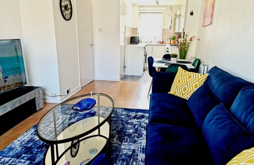 Glenisla Apartment | immaculate 3-Bedrooms Dundee Apartment