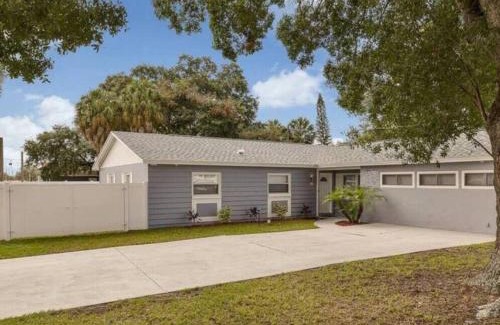 Town N County Park House | Immaculate & Cozy Entire Heated Pool House