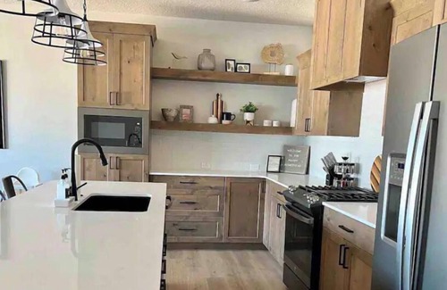 Cedar City House | Immaculate huge home with a private pickleball court close to national parks