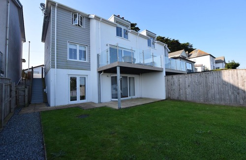 Salcombe House | Immaculate Luxury Holiday Home in Salcombe sleeps 8, perfect for 2 families.