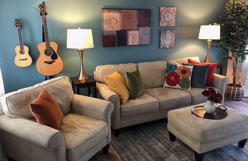 Tucson House | Immaculate & tastefully decorated park model in top Tucson Voyager Resort