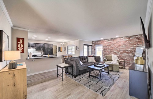 South Tulsa Cottage | Immaculate 'woodland View' Retreat w/Hot Tub