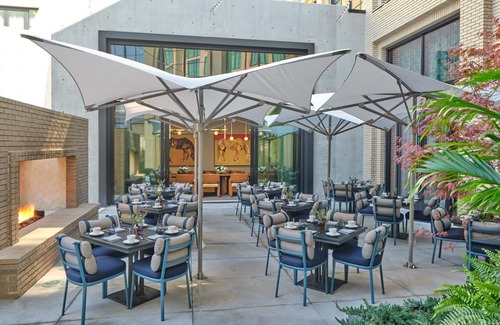 Fort Worth Cultural District Hotel | Immerse in Culture at Stylish Room Near Local Landmarks