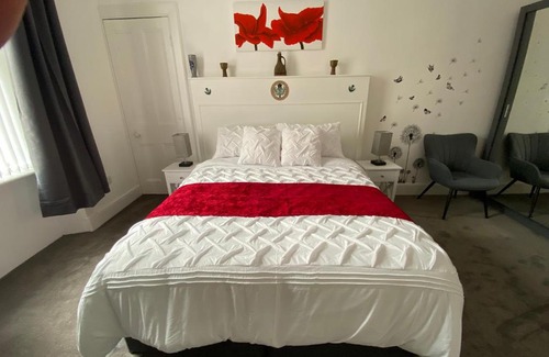 Perth Apartment | Impeccable 1-Bed Apartment Perth a home from home