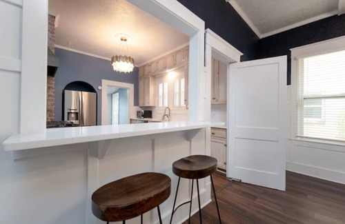 Southbank House | Impeccable Property with Pool