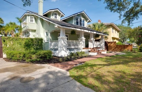 Southbank House | Impeccable Property with Pool