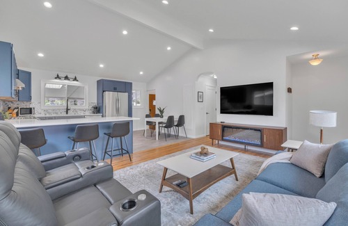 Allen House | Impeccably Designed Ann Arbor Home, 3 Bed 2 Bath, Quiet area