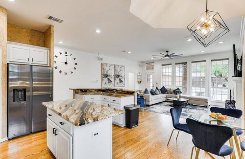 Irving House | Impressive 5BR/3.5B Home with Pool, Game Room & Cinema Room