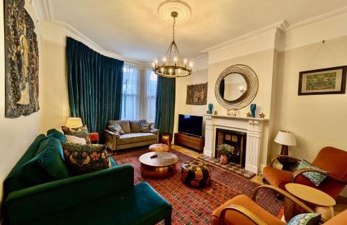 Streatham Hill House | Impressive 5BR family home in Leafy