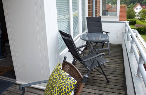 Niendorf Apartment | In a bathrobe to the beach .