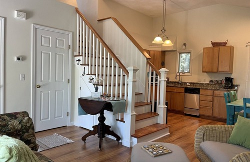 Narragansett Pier House | In heart of Historic Narragansett Pier, easy walk to beach, restaurants & shops!