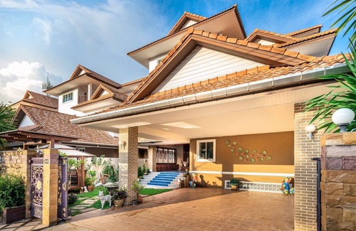 Talat Yai Villa | In house Pool Villa