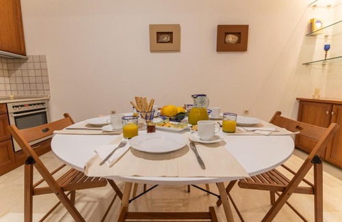 Volos City Centre Hotel | In Marble - Deluxe Living