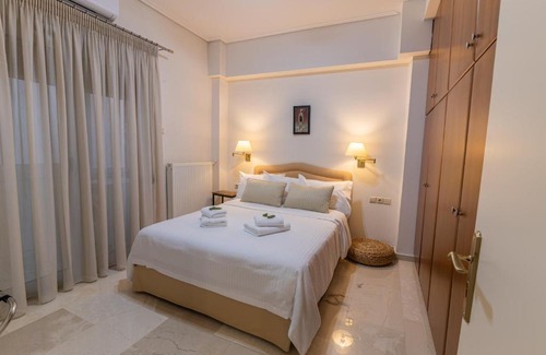 Volos City Centre Hotel | In Marble - Deluxe Living