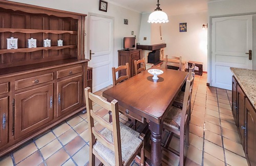 Saint-Chinian House | In the charming town of Saint Chinian welcomes you this beautiful cottage with lovely garden.