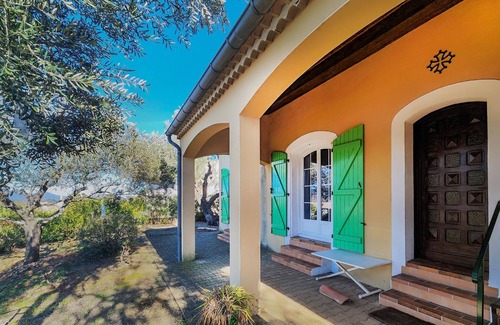 Saint-Chinian House | In the charming town of Saint Chinian welcomes you this beautiful cottage with lovely garden.