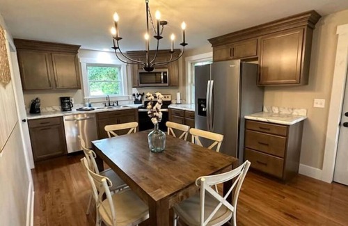 Mariah Hill House | In the country just minutes from Holiday World!