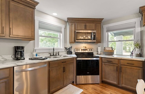 Mariah Hill House | In the country just minutes from Holiday World!