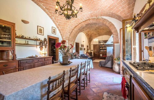 Monteroni d'Arbia Apartment | In the heart of Tuscany, this charming stone house with vaulted ceilings awaits you.