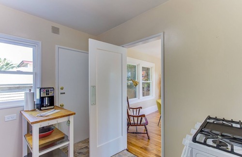 Upper Telegraph House | In the Heart of Berkeley, CA! Charming 2BR Home