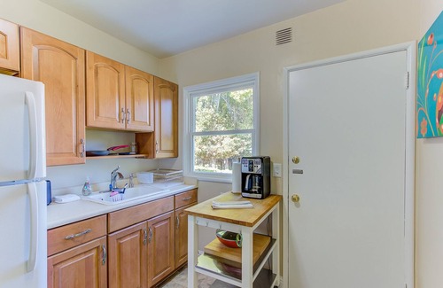 Upper Telegraph House | In the Heart of Berkeley, CA! Charming 2BR Home