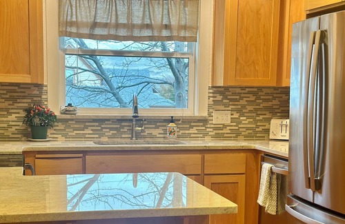 Historic Railroad District House | In the historic railroad district, walking distance to all the best of Ashland!
